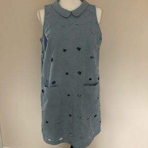 Sleeveless dress with collar, lining.